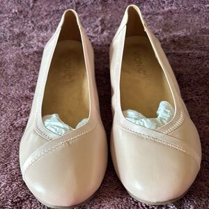 Vionic Cream and Pink Textured Flats